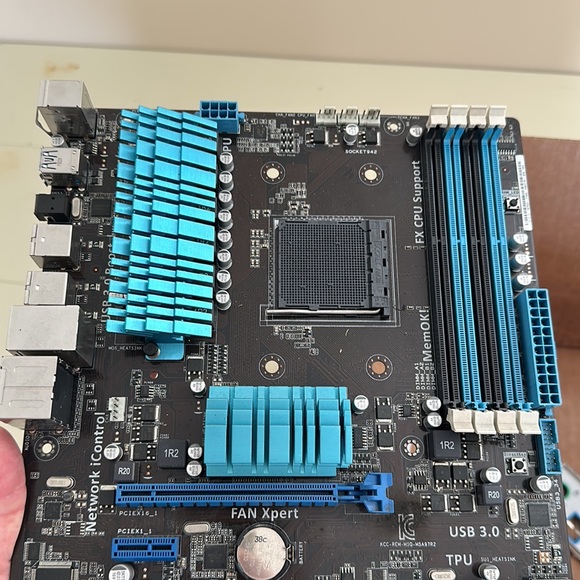 Computer mother board. - Picture 5 of 5